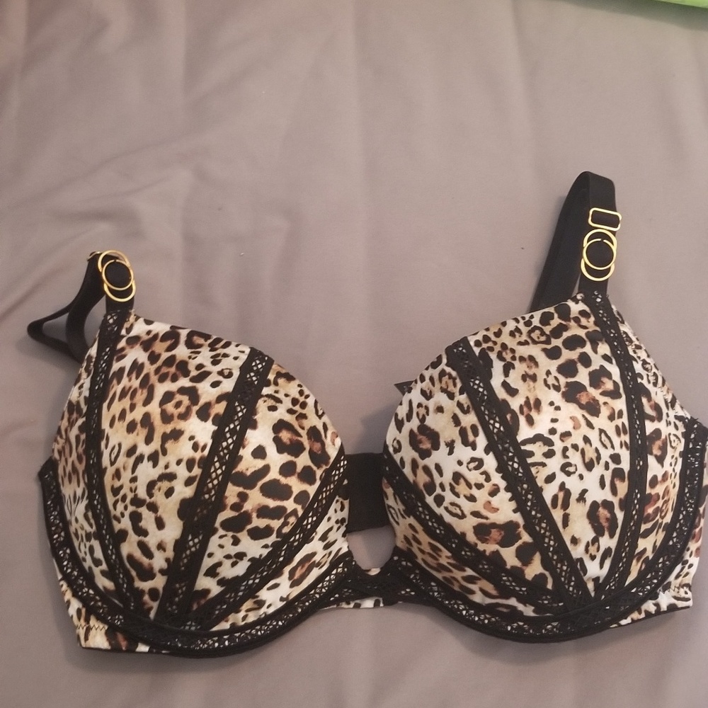 Victoria's secret very sexy pushup bra